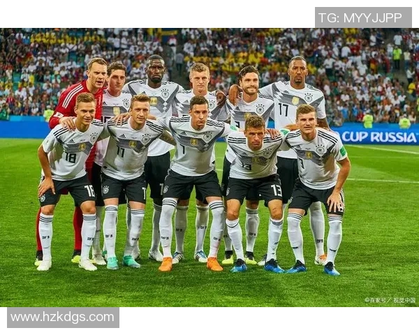 足球明星的辉煌历程与对世界足球的影响探讨