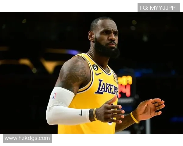 NBA全明星纪念篮球的魅力与历史回顾，见证篮球传奇的辉煌时刻